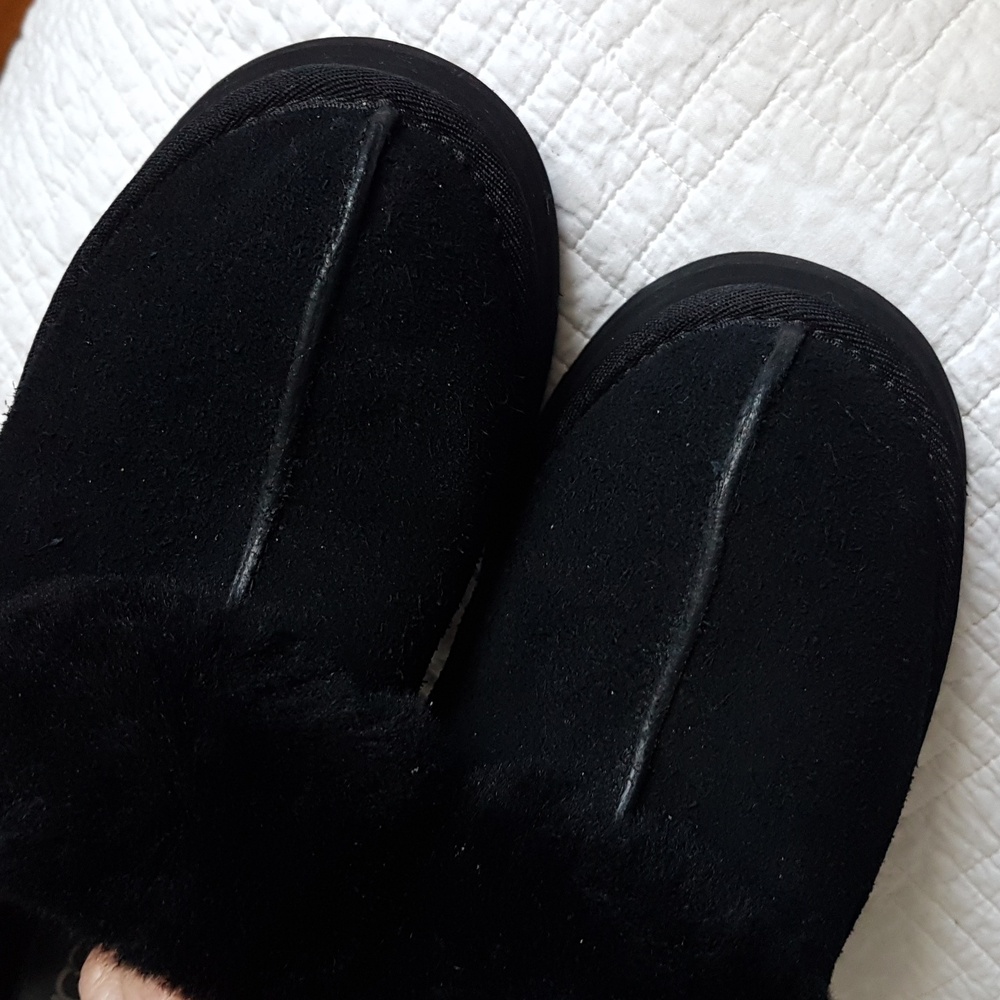 UGG Women's Plush Black Slippers - Picture 4 of 12